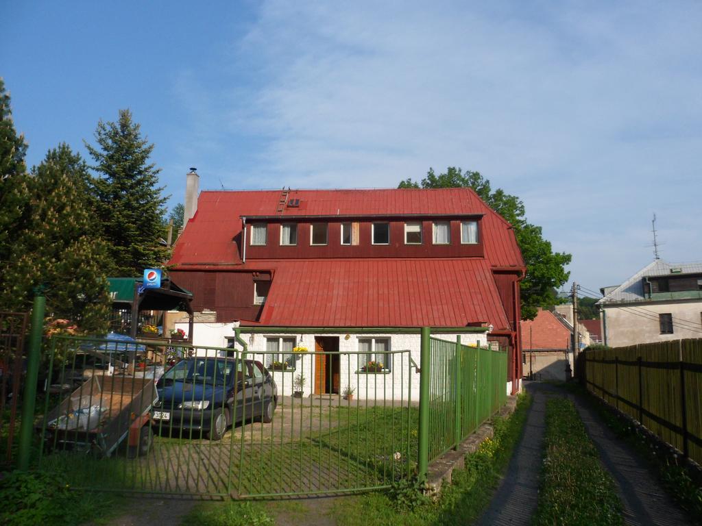 Pension Mikulka Mikulov v Krusnych Horach Екстериор снимка